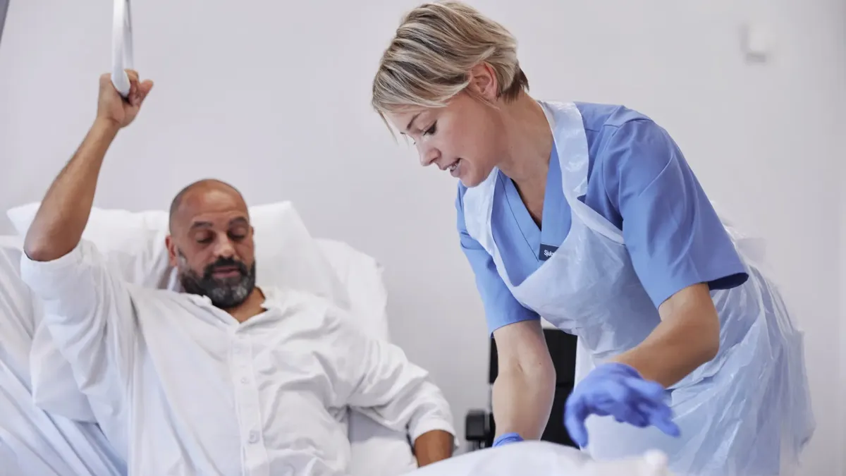 Vad påverkar lönen för ett vårdbiträde?